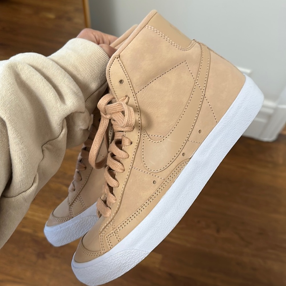 Nike air beige
